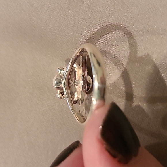 Sterling silver flower ring - Picture 5 of 6